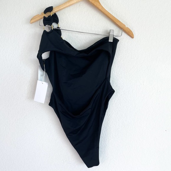 JOUES DE SABLE Sheida Black One Shoulder One Piece Swimsuit - Picture 2 of 8